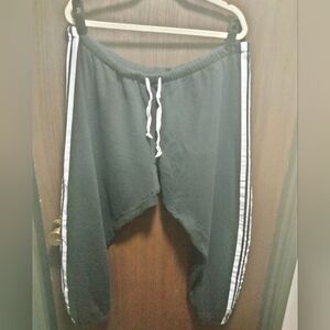 **FLAWED** PINK VS Stripe Sweatpants